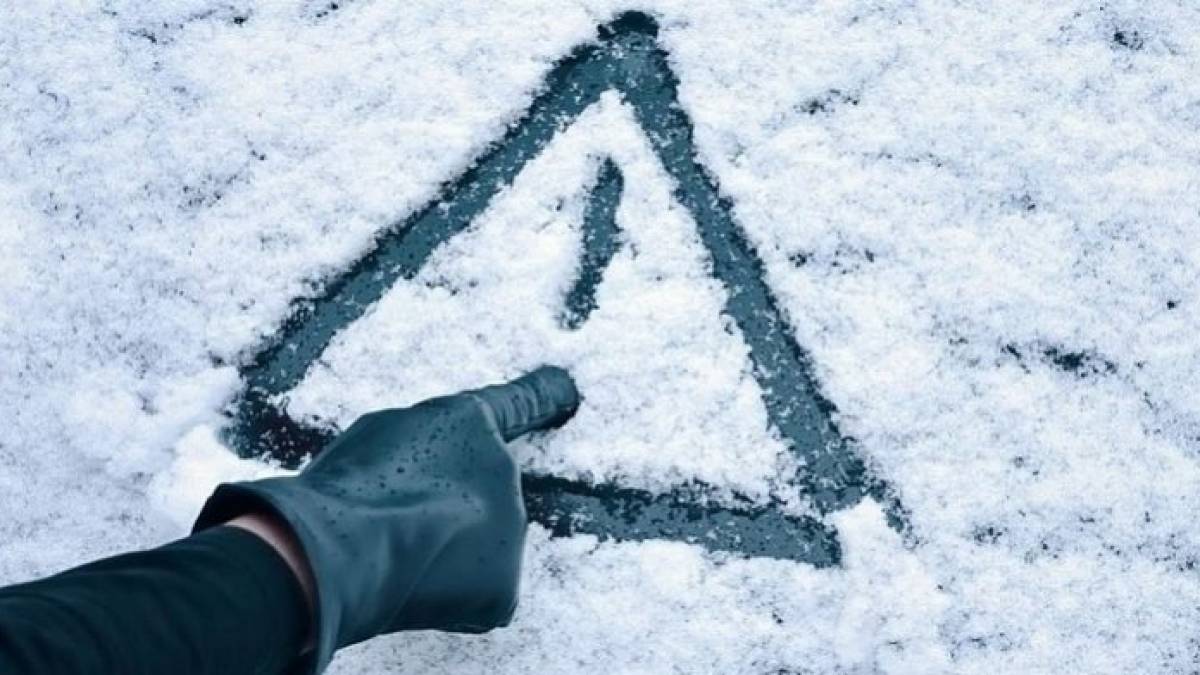 Запоріжців попереджають про негоду та небезпеку на дорогах