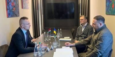 Кулеба та Єрмак розпочали зустріч з головою МЗС Угорщини в Ужгороді
