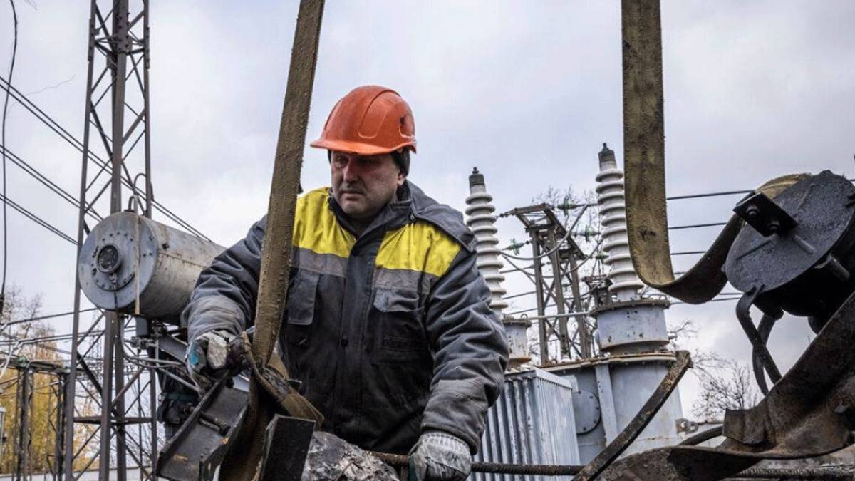 В Укренерго повідомили про пошкодження обладнання після атаки рф