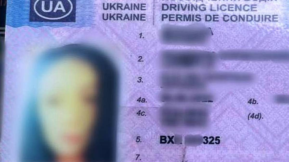У Шевченківському районі патрульні затримали водійку з підробленим посвідченням водія