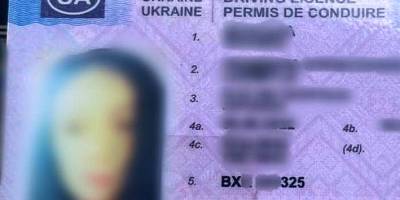 У Шевченківському районі патрульні затримали водійку з підробленим посвідченням водія