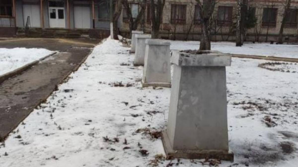У Харкові демонтували алею комсомольців