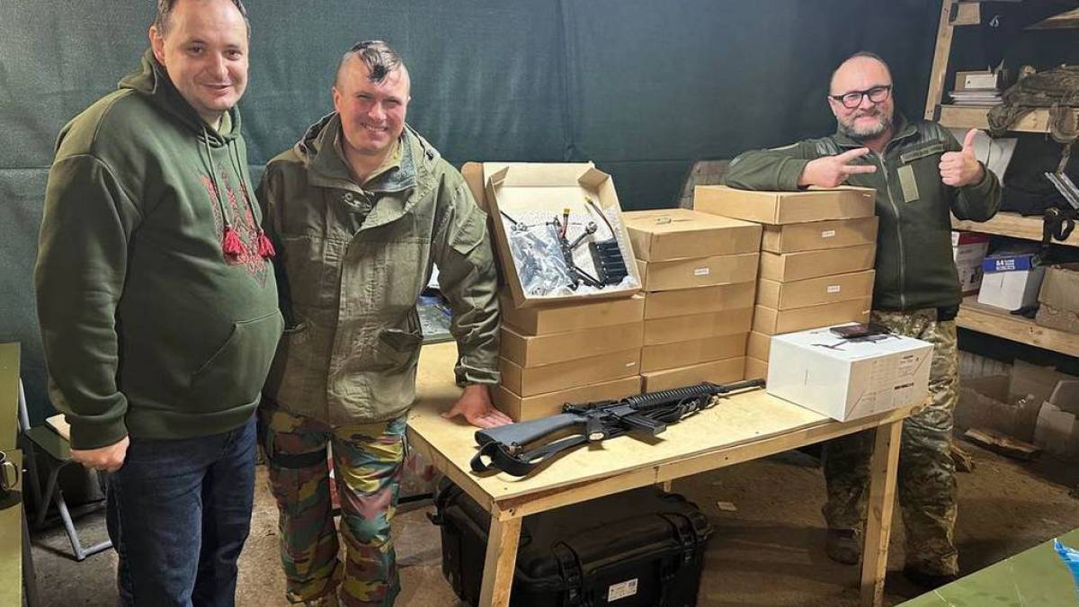 Захисникам запорізького краю мер Івано-Франківська привіз 120 FPV-дронів