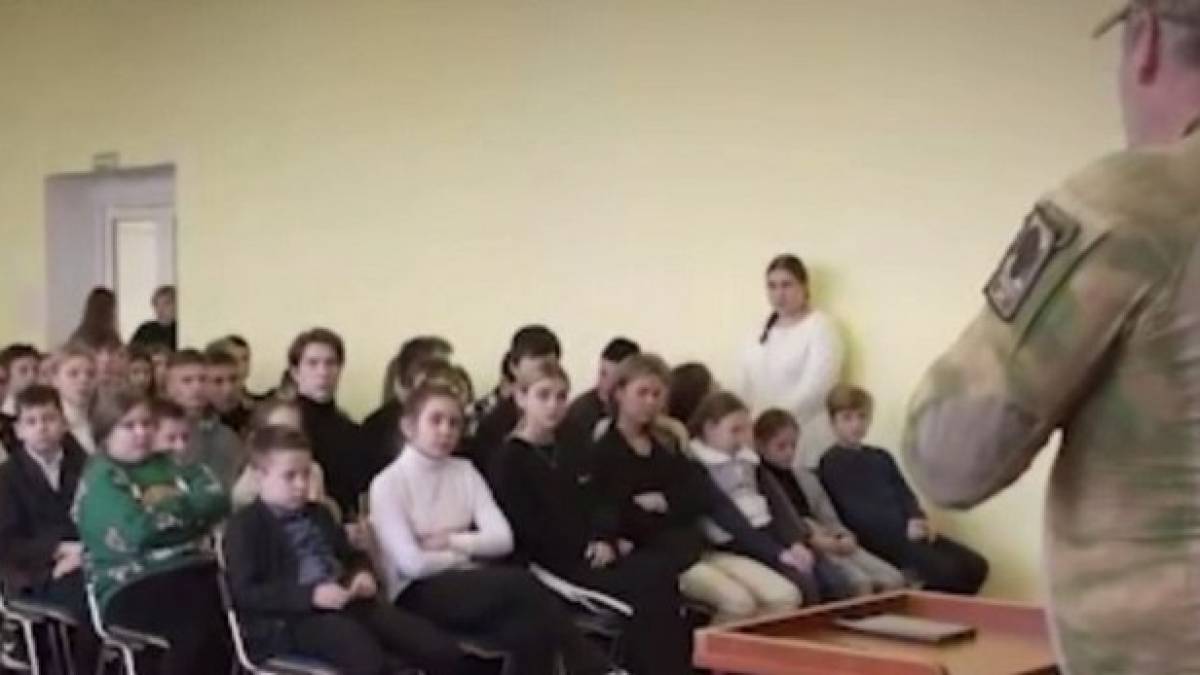 У Бердянську рашисти готують школярів до війни