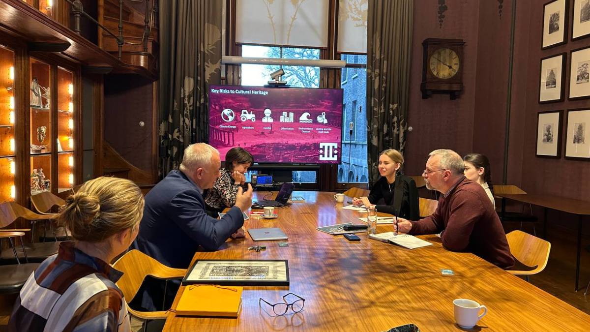 З Києва до Лондона: представники заповідника «Києво-Печерська лавра» спілкуються із Victoria and Albert Museum