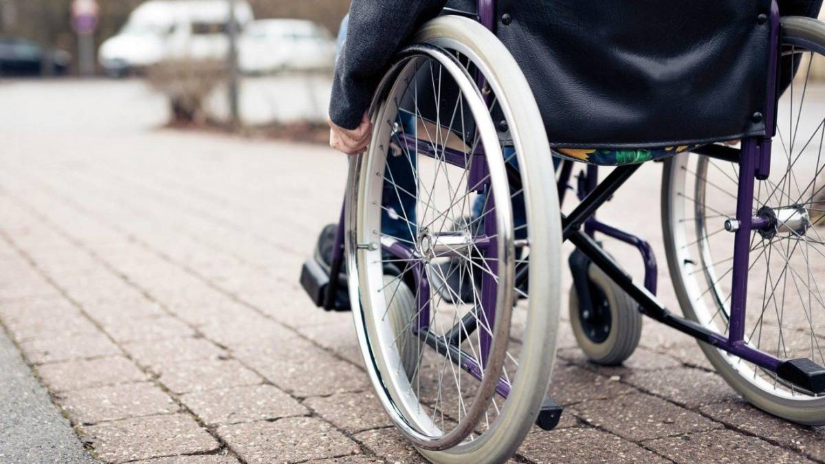 В Україні діти з інвалідністю та люди, що мають інвалідність з дитинства, отримають грошову допомогу від ООН