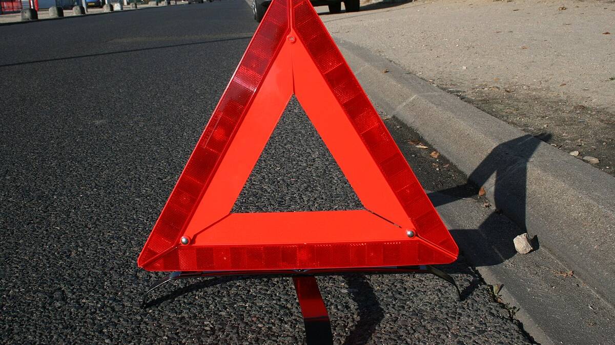 У Запоріжжі легкове авто влетіло в дерево