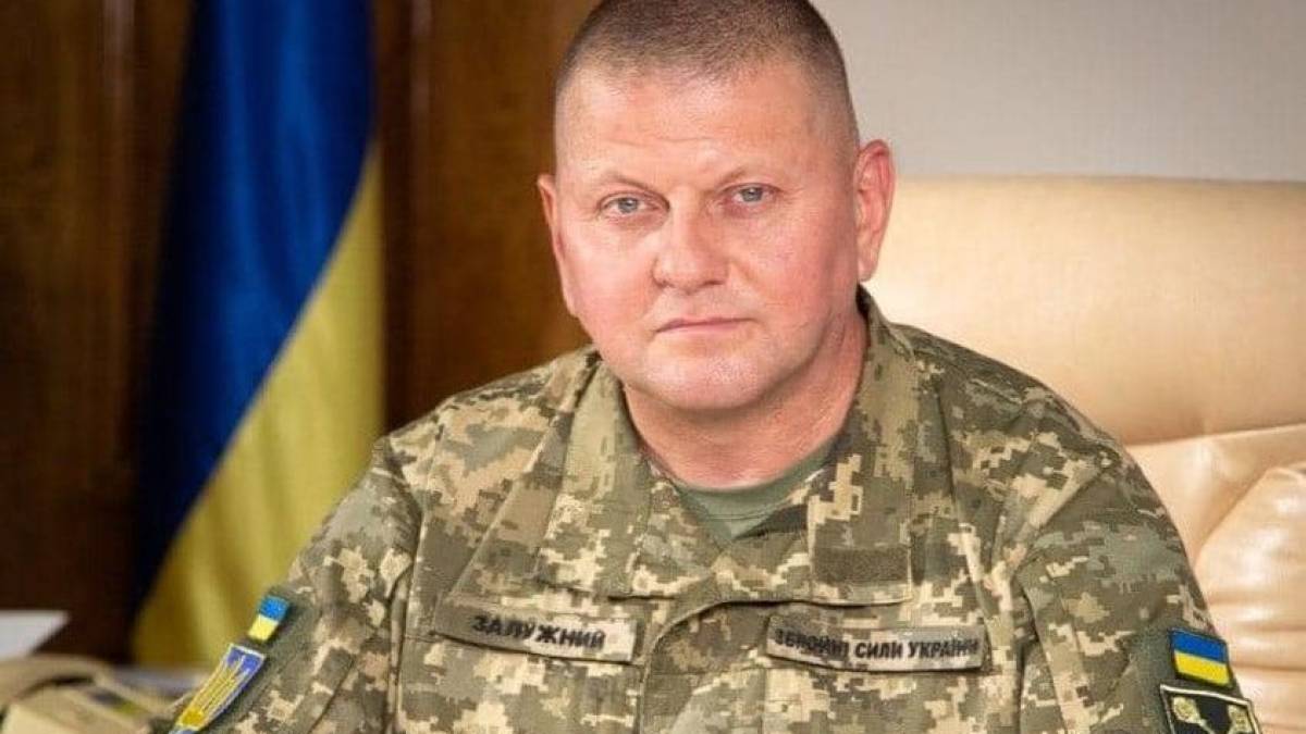 Зеленський присвоїв Залужному звання Героя України