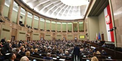Сейм Польщі продовжив термін перебування українських біженців до 30 червня