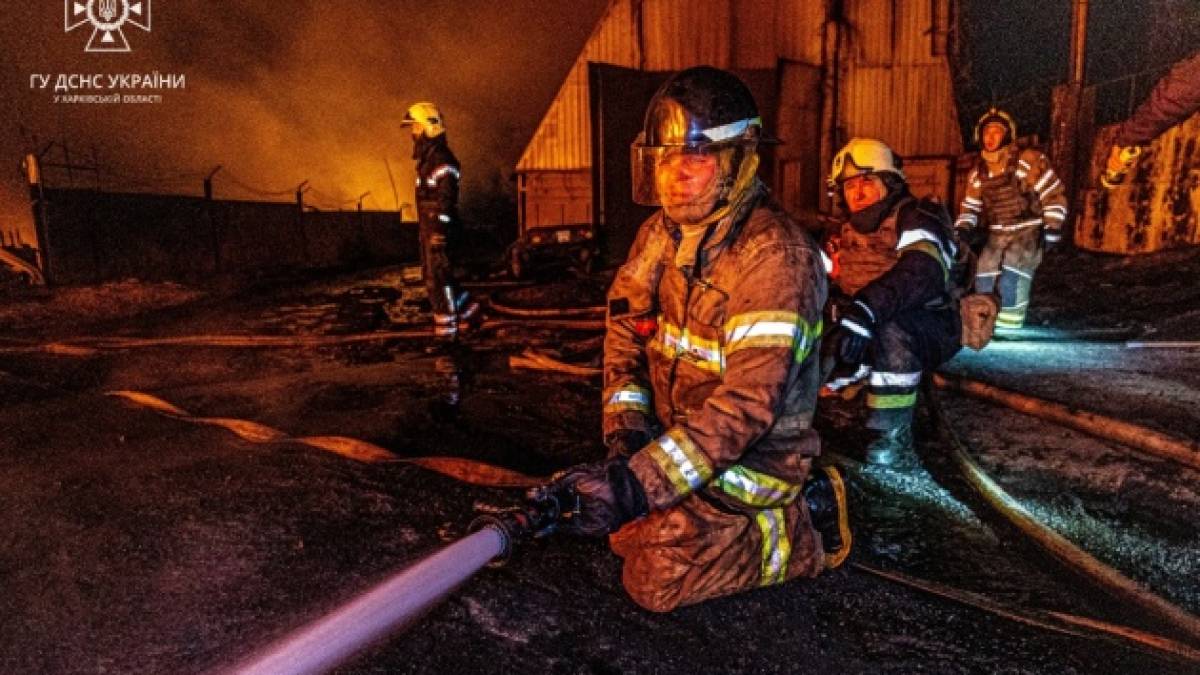У Харкові ліквідували пожежу на нафтобазі, яка виникла внаслідок удару вночі 10 лютого