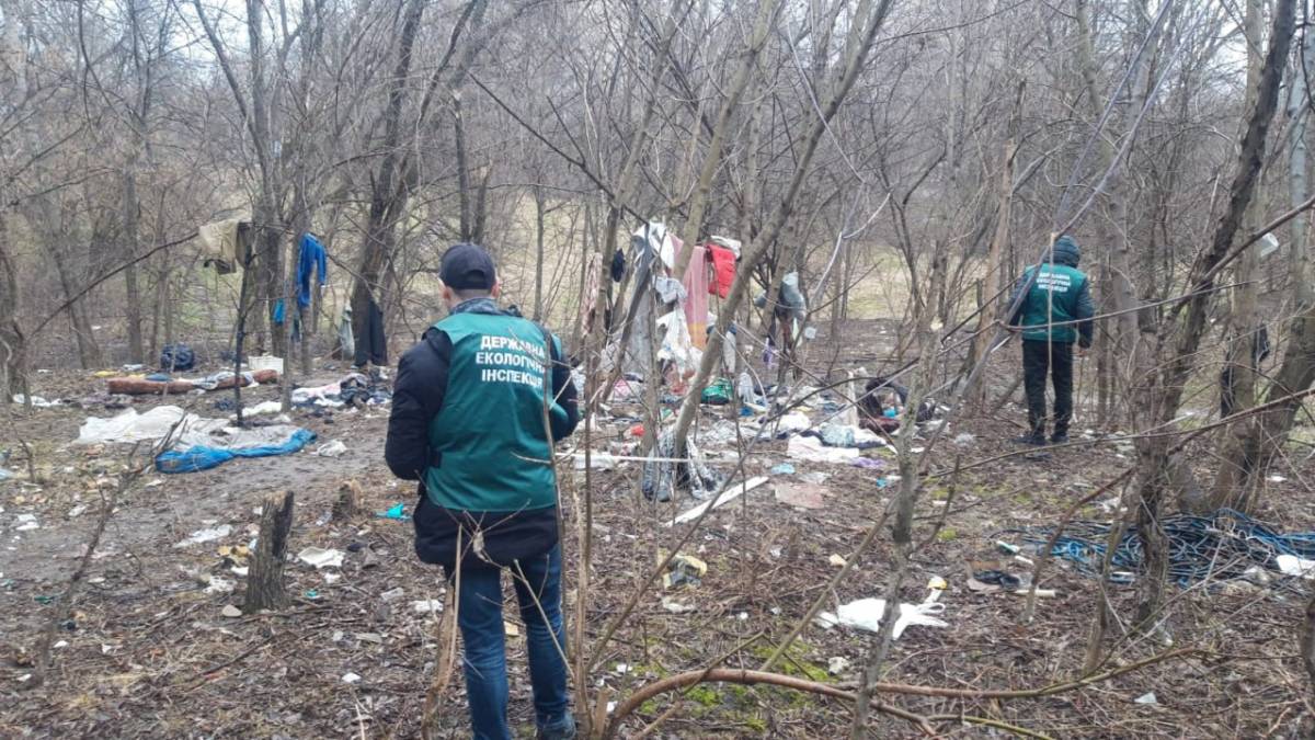 У Запоріжжі поряд із університетом знайшли гори сміття – фото