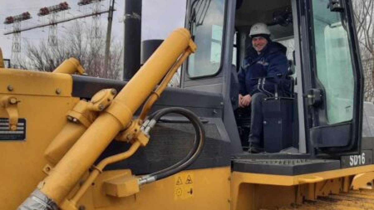 Запоріжжя за підтримки Швеції отримало бульдозер та екскаватори для ремонту енергоінфраструктури