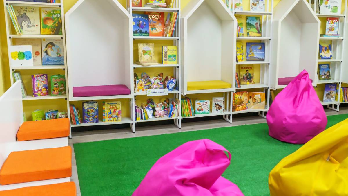 Майстер-класи до Дня Святого Валентина та дарування книжок бібліотекам – як це відбувається 14 лютого у Запоріжжі