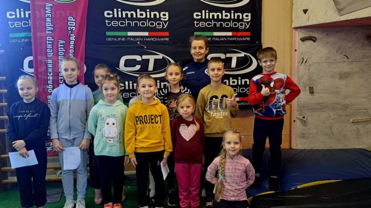 У Запоріжжі скелелазінням цікавляться і п’ятирічні діти