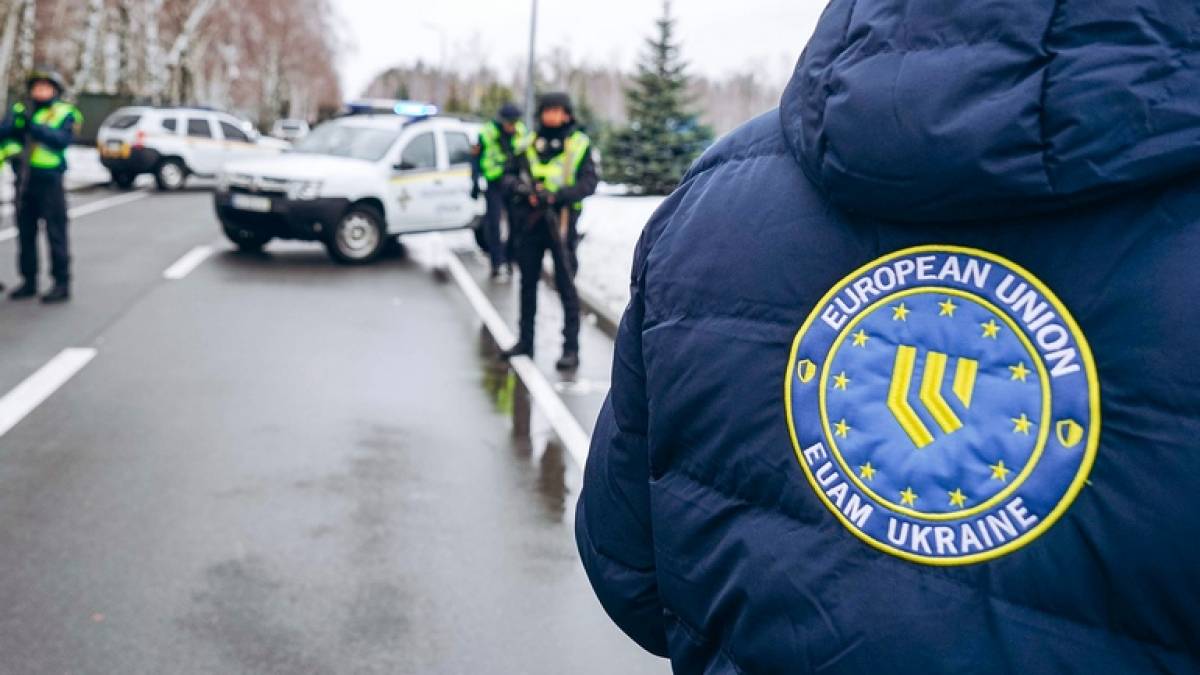 ЄС підготує понад 150 українських тренерів для роботи на звільнених територіях