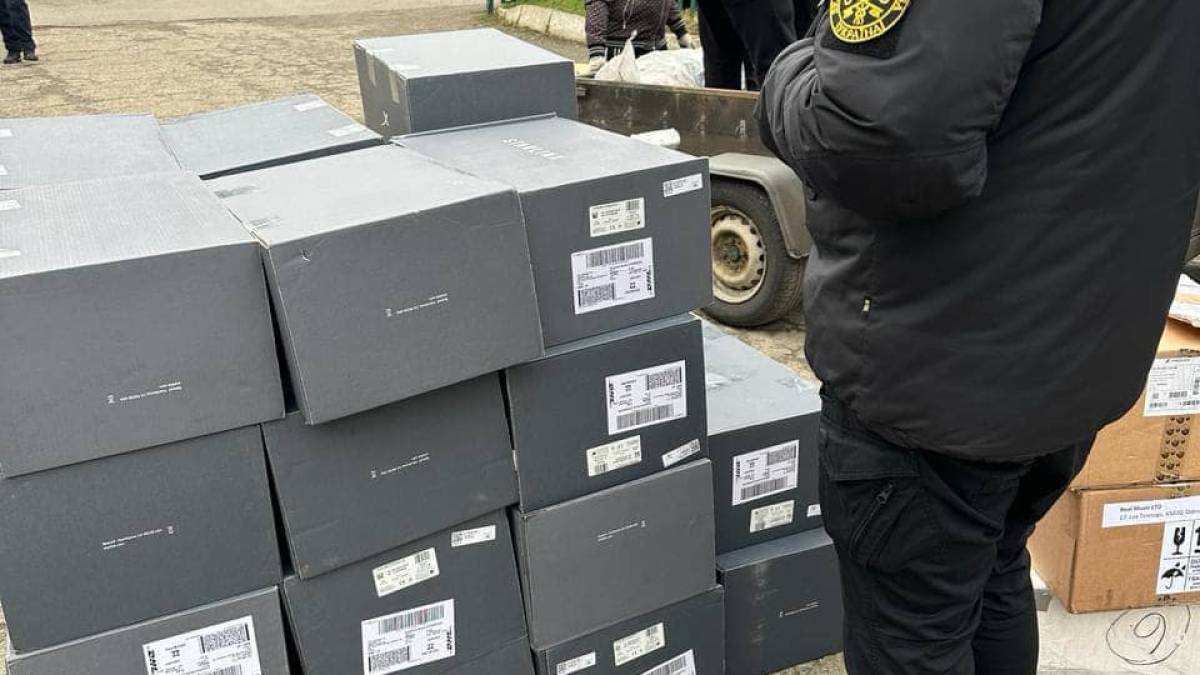 На Львівській митниці виявили 34 незадекларованих «Старлінків» на один млн гривень