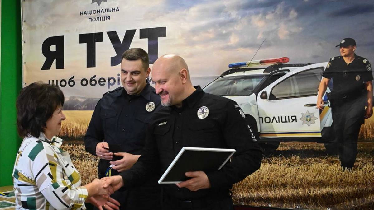 У Запоріжжі поліцейські офіцери шести громад отримали нові службові автомобілі