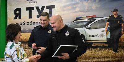 У Запоріжжі поліцейські офіцери шести громад отримали нові службові автомобілі