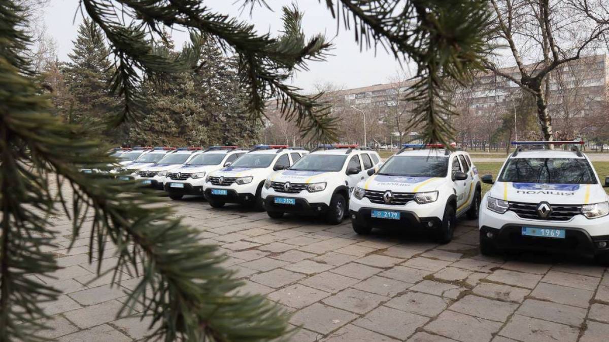 Шість громад на Запоріжжі отримали 10 авто для поліцейських офіцерів