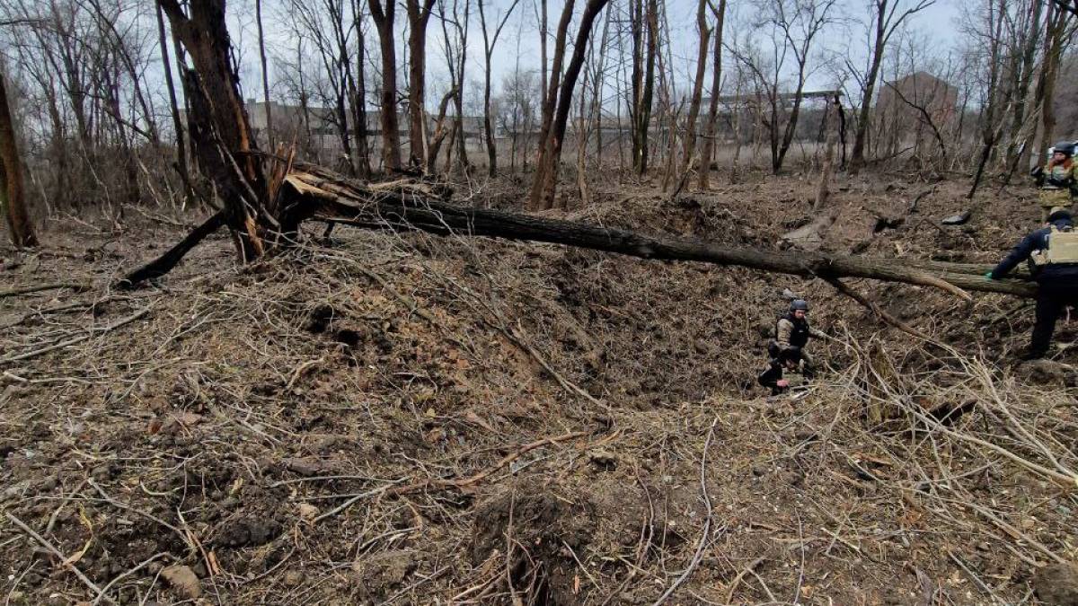 Ракетний удар по Запоріжжю – в зеленій зоні утворилась вирва глибиною 3 метри: фото
