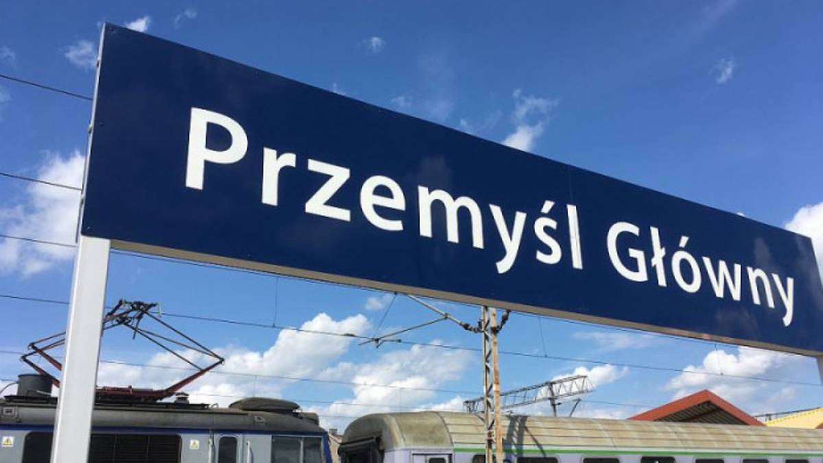 Пошкодження мережі: “Укрзалізниця” попереджає про затримки потягів та зміни в розкладі