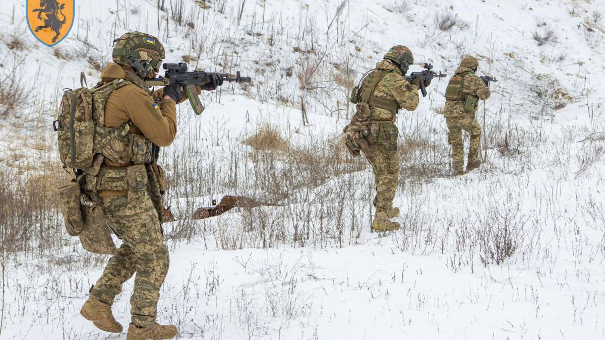 Генштаб ЗСУ — про втрати ворога на 17 лютого: 401350 (+1050) осіб, 9669 (+28) артсистем, 1533 (+5) спецтехніки, 6476 (+11) танків