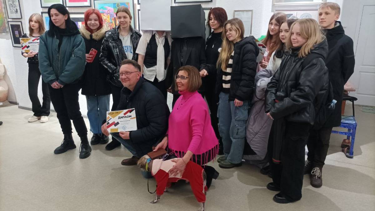 Малевич на малюнках, обличчях, вбранні: виставка у Запорізькій дитячій художній школі