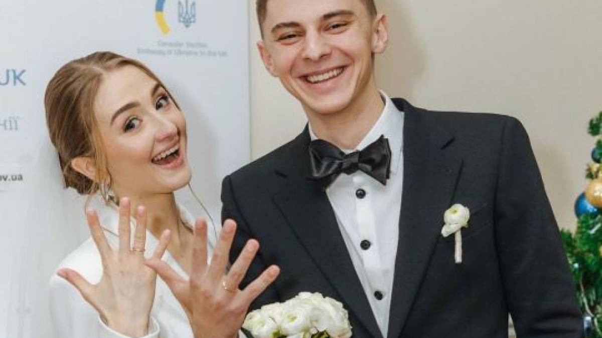 Захисник збірної України та «Евертона» Віталій Миколенко одружився