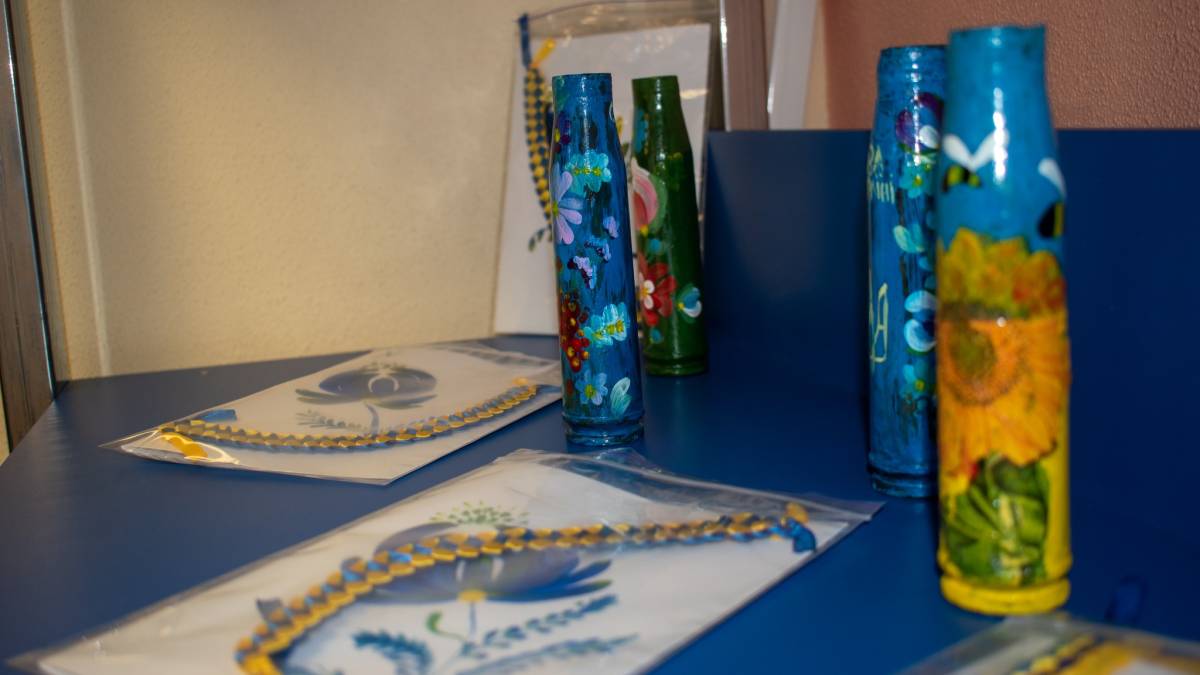 Запорізькі студенти створили обереги для воїнів ЗСУ