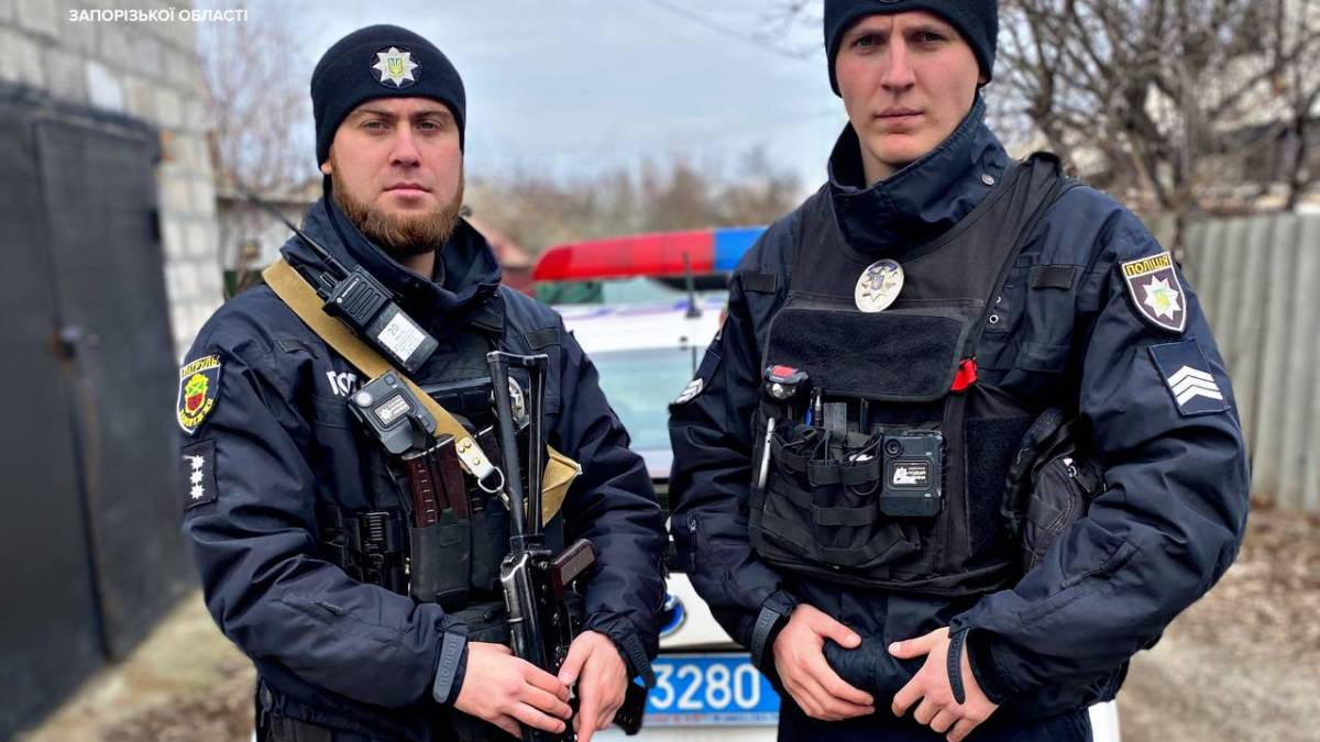 У Запоріжжі медики разом із поліцейськими рятували агрессивного пацієнта – відео