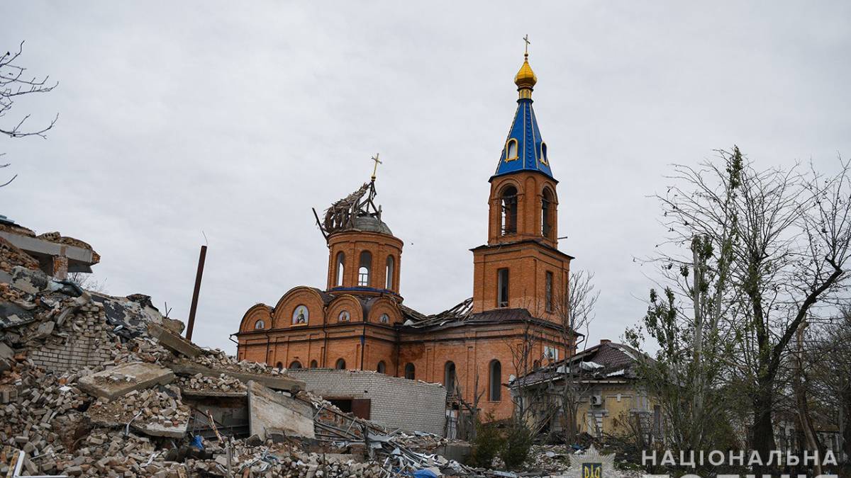 В Оріхові росіяни вщент зруйнували церкву та школу
