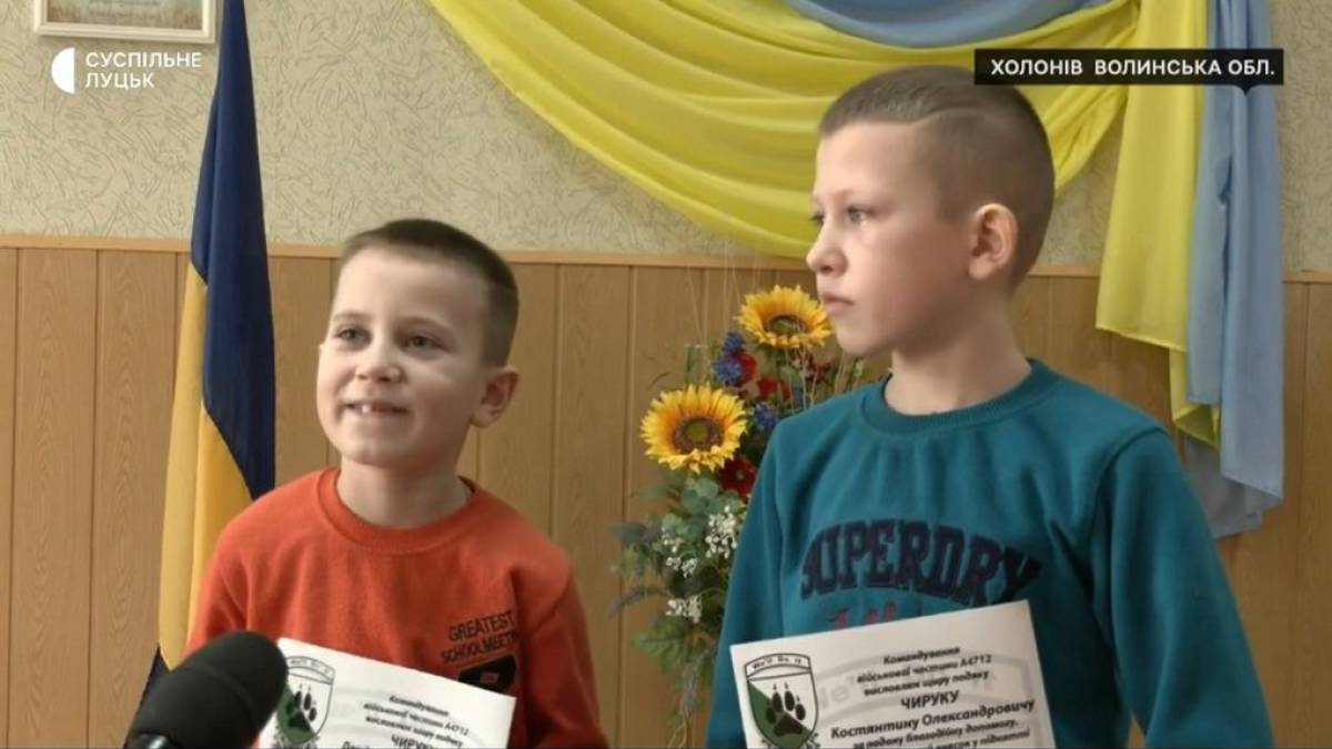 Сини загиблого на Запоріжжі бійця отримали подяку від побратимів батька