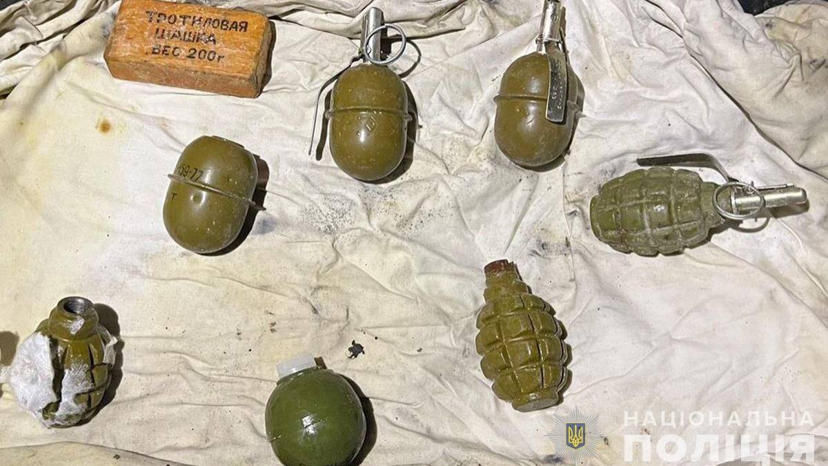 Мешканець прифронтового села на Запоріжжі торгував зброєю