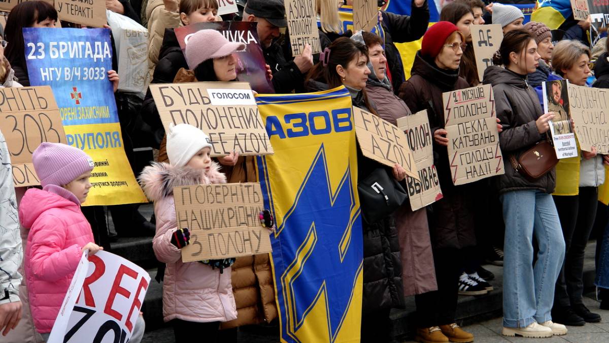 Поверніть Героїв додому. Маріуполь це Україна (фото)