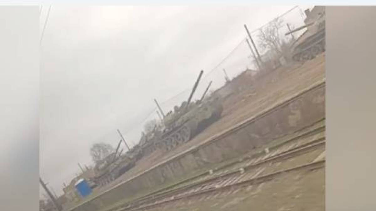 рашисти перекинули частину танків з Криму на Запоріжжя