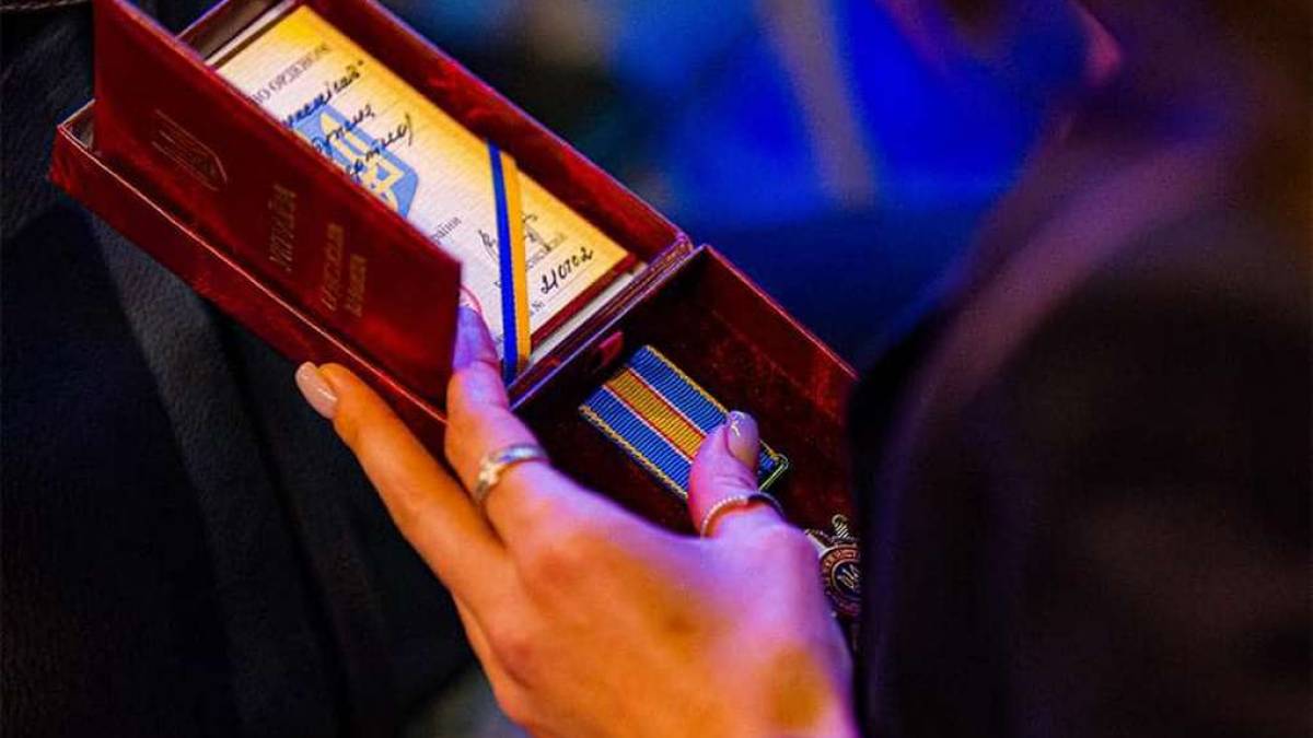 У Запоріжжі родинам загиблих воїнів Нацгвардії вручили ордени «За мужність»