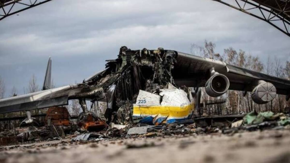 СБУ завершила розслідування про знищення літака «Мрія» і назвала підозрюваних