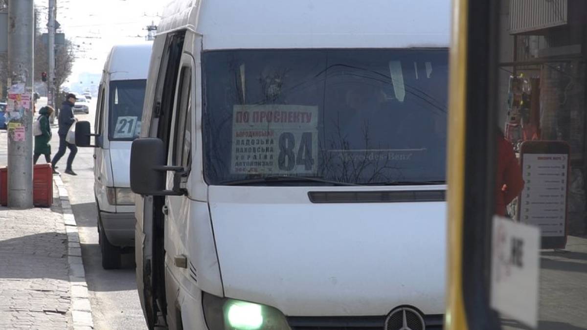 У Запоріжжі водії маршруток відмовляються перевозити стоячих пасажирів