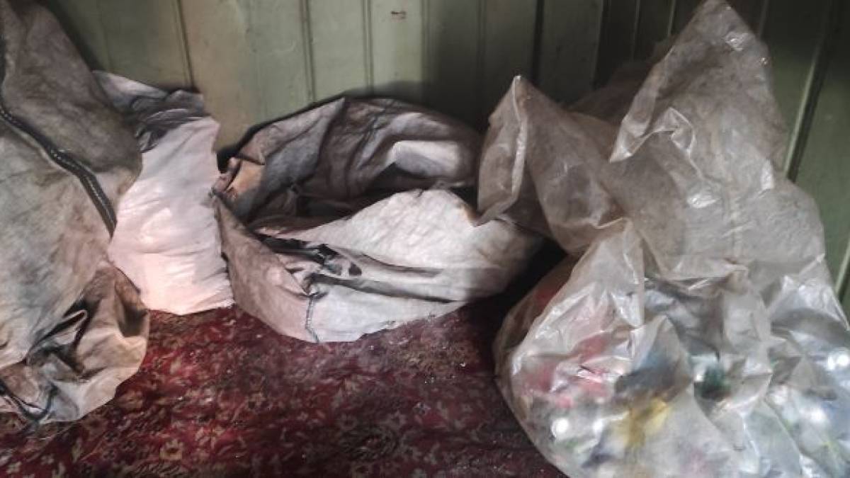 В одному з гаражів Запоріжжя виявлено незаконне підприємство, що забруднювало повітря