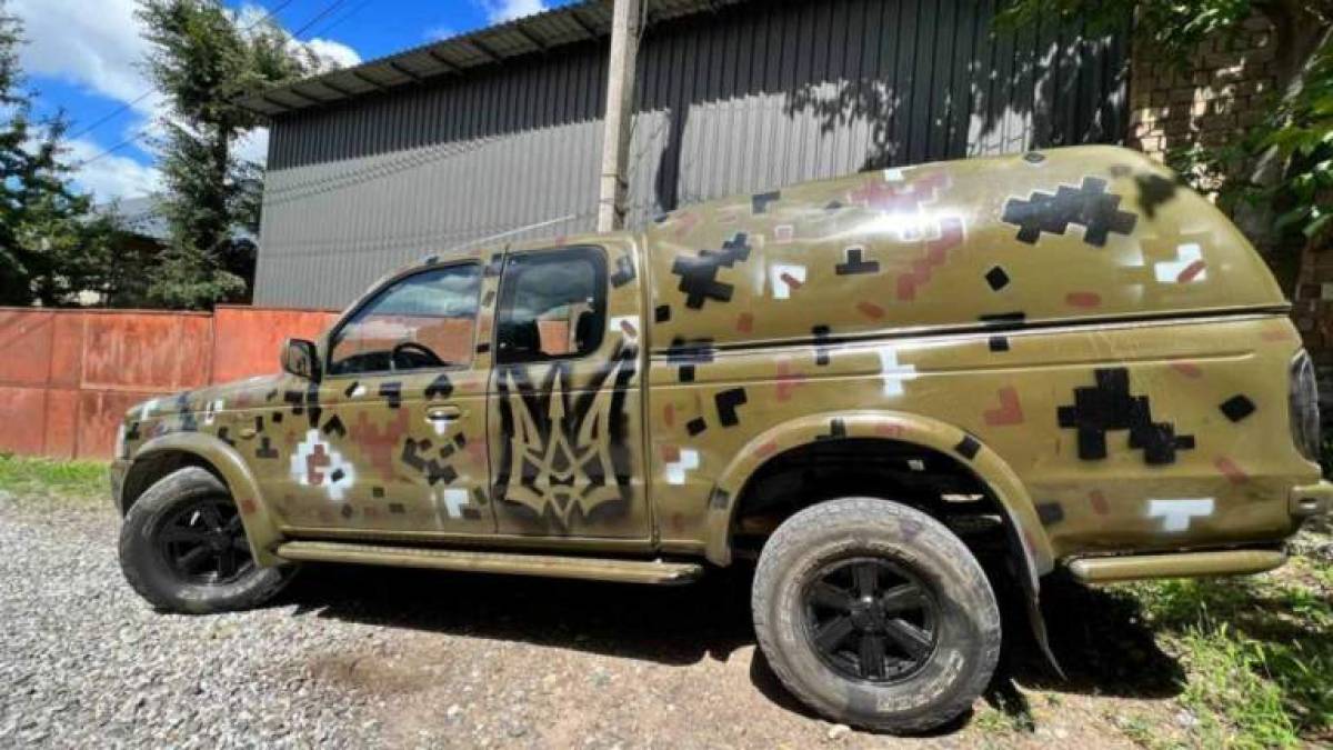 Запорізькі волонтери модернізують авто для військових