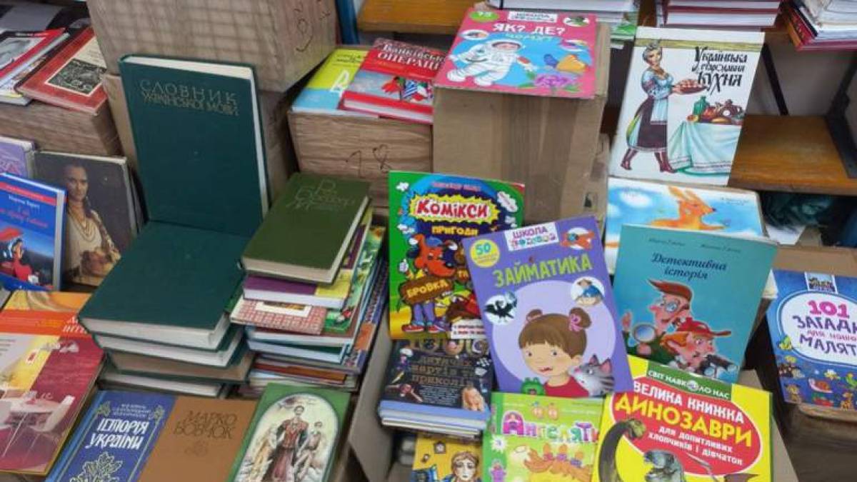 Бібліотеки на деокупованих запорізьких територіях отримають 40 коробок книжок