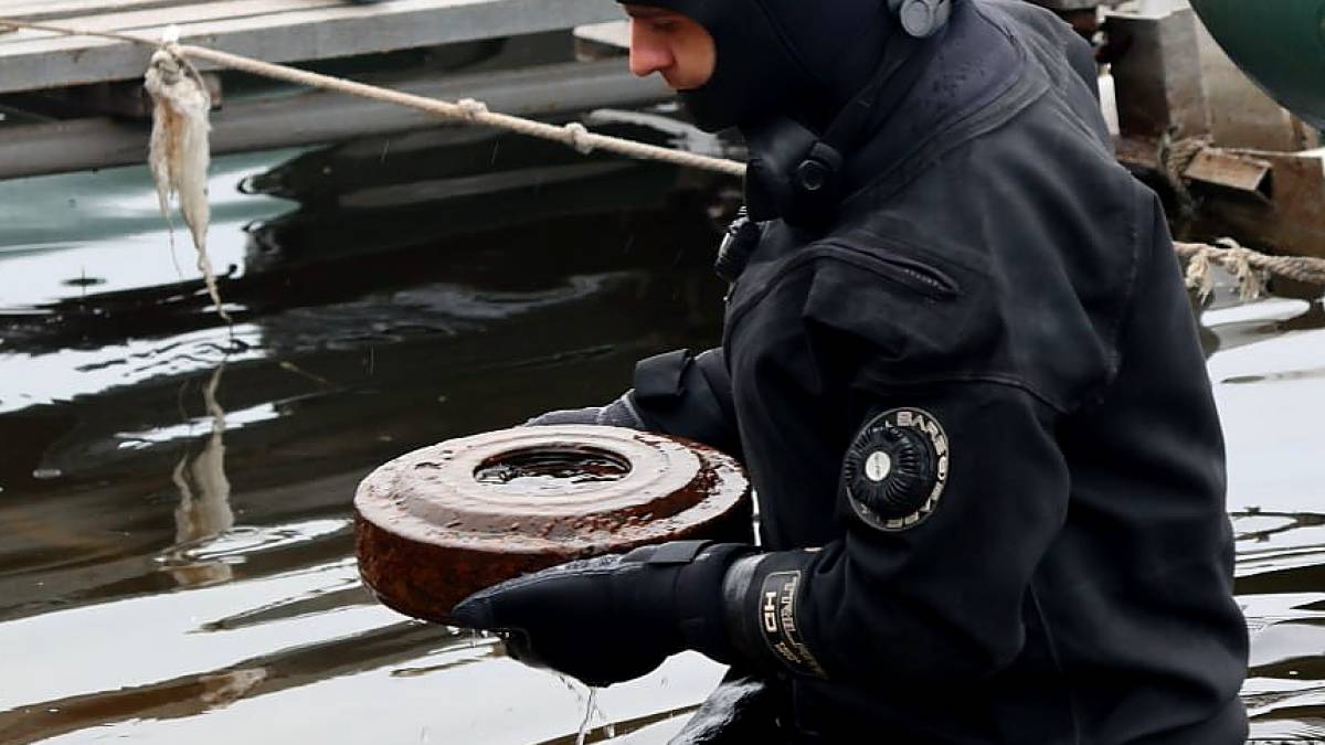 Водолази ДСНС провели комплексні тренування в акваторії річки Дніпро (фото)