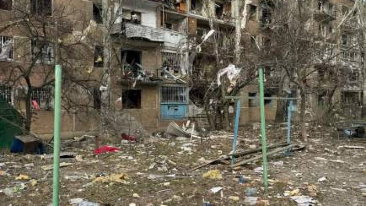 Росіяни скинули авіабомбу на центр Курахового, багато поранених