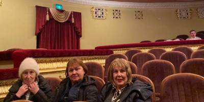 Волонтери та люди, яким вони допомагають, відвідали вистави та вдячні запорізьким театрам