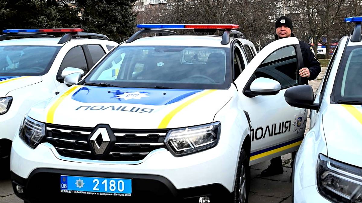 У Запоріжжі поліцейські офіцери шести громад отримали нові службові автомобілі
