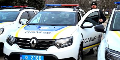 У Запоріжжі поліцейські офіцери шести громад отримали нові службові автомобілі