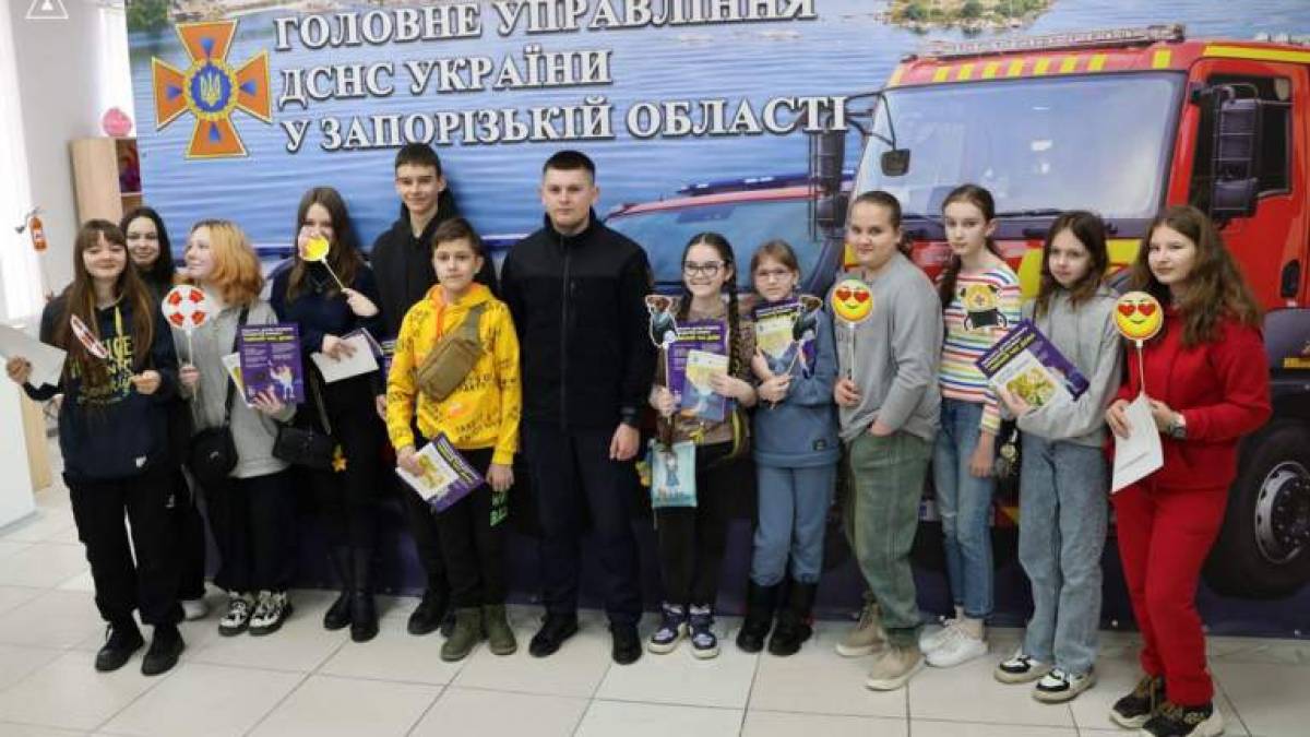 У Запоріжжі рятувальники запросили школярів на особливий урок – до класу безпеки