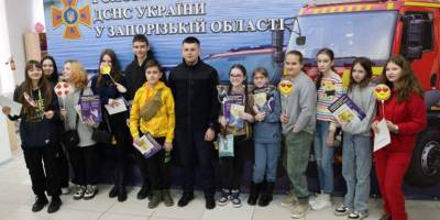 У Запоріжжі рятувальники запросили школярів на особливий урок – до класу безпеки