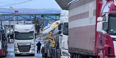 В чергах на кордоні з Польщею перебуває 2 300 вантажівок