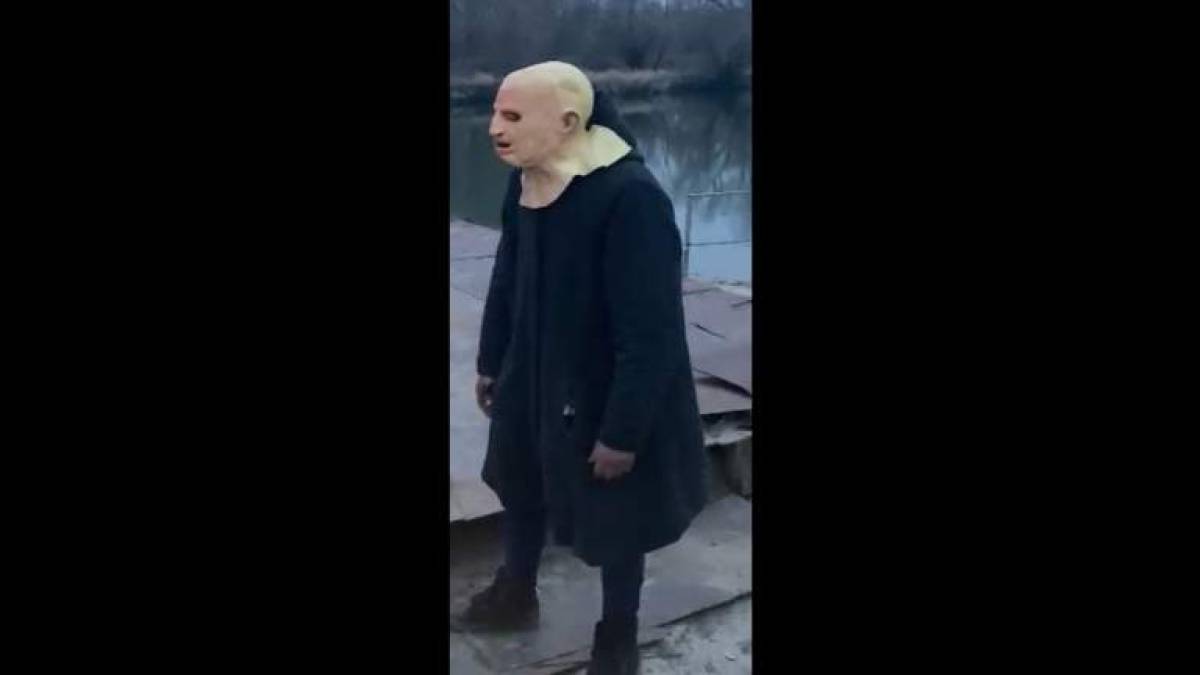 Біля кордону з Молдовою затримали ухилянта в «демонічній» масці та мантії